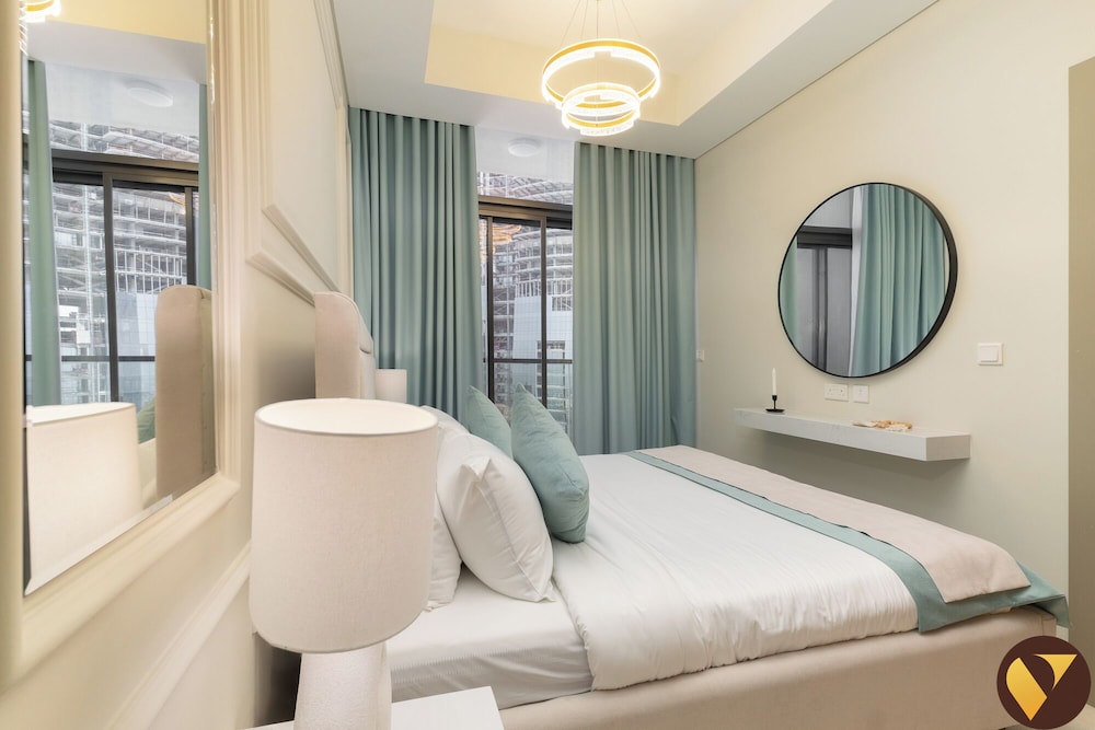 Vogue Business Bay with Sea View Metro