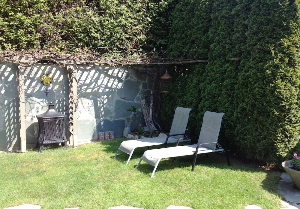 The Stone Hedge B&B
