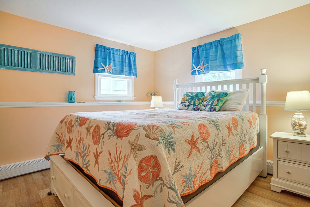 Near Beaches & Trails: Home in East Falmouth