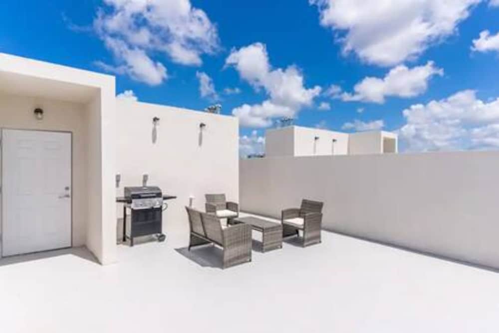 25893 Sw 144 CT 3 Bed 2 5 Bath Townhome Rooftop 1 Parking Spot