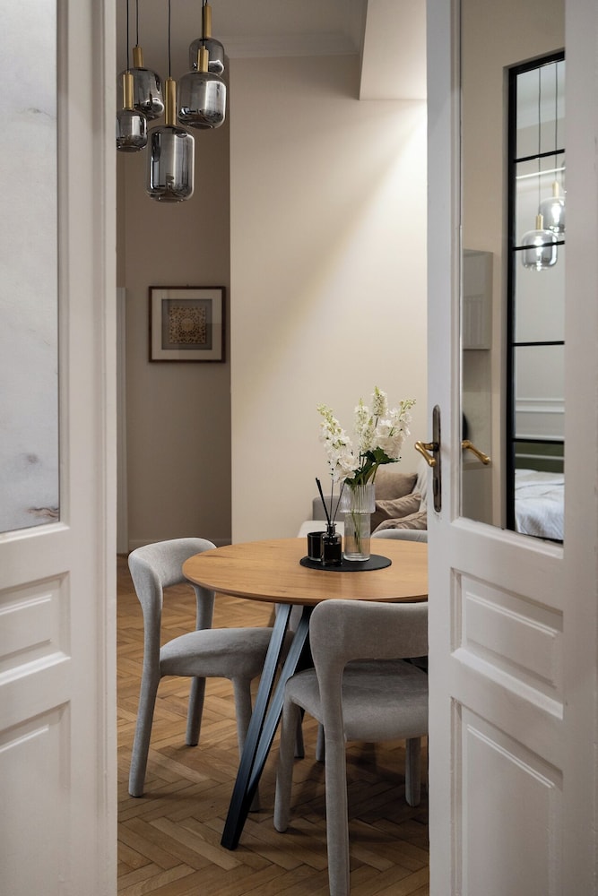OLD TOWN Charm & Chic by Downtown Apartments