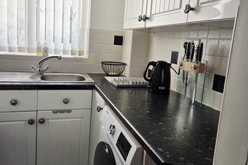 Willow Retreat - House in Burbage- Sleeps2- Garden