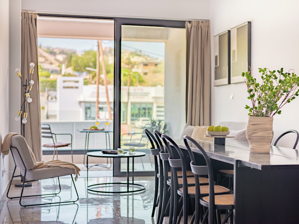 Sanders River Plaza Cute 1 Bdr Apt w Balcony