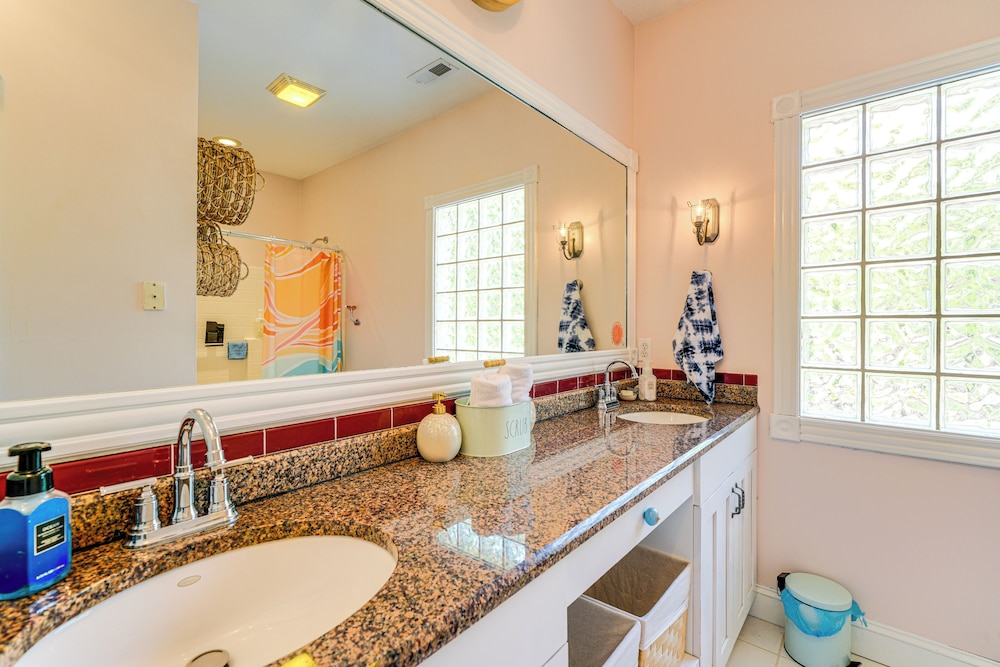 Hot Tub & Bay Views: Kill Devil Hills Haven!