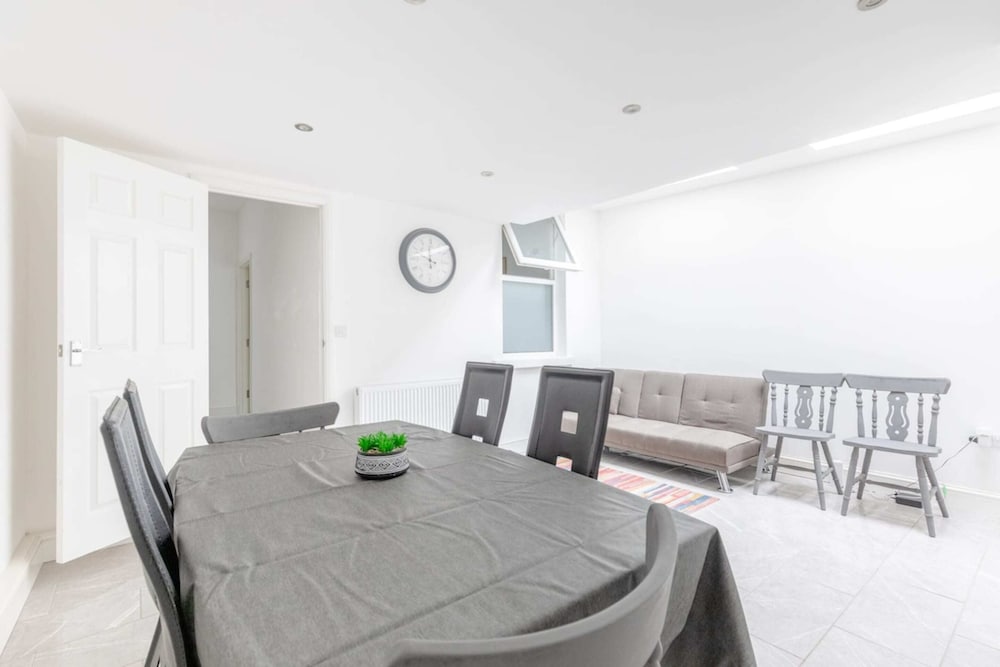 Spacious & Newly Renovated 4BD House East Ham!