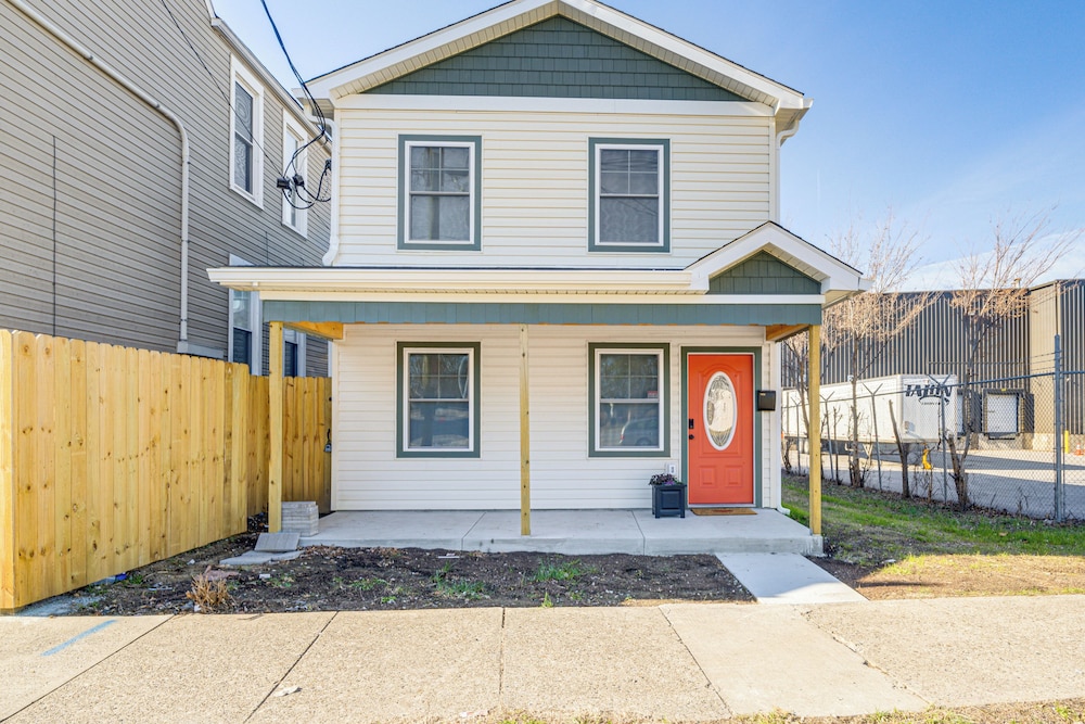 2 Mi to University of Louisville: Apt w/ Fire Pit!