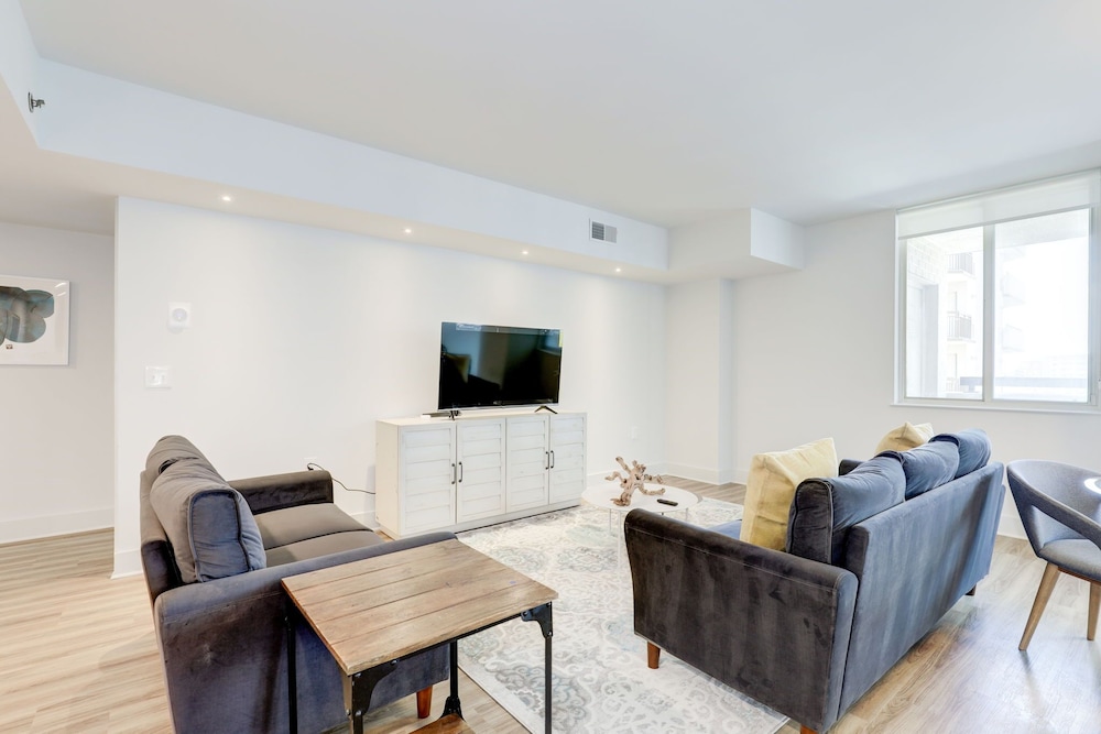 Elegant 2BR Apartment Minutes From DC