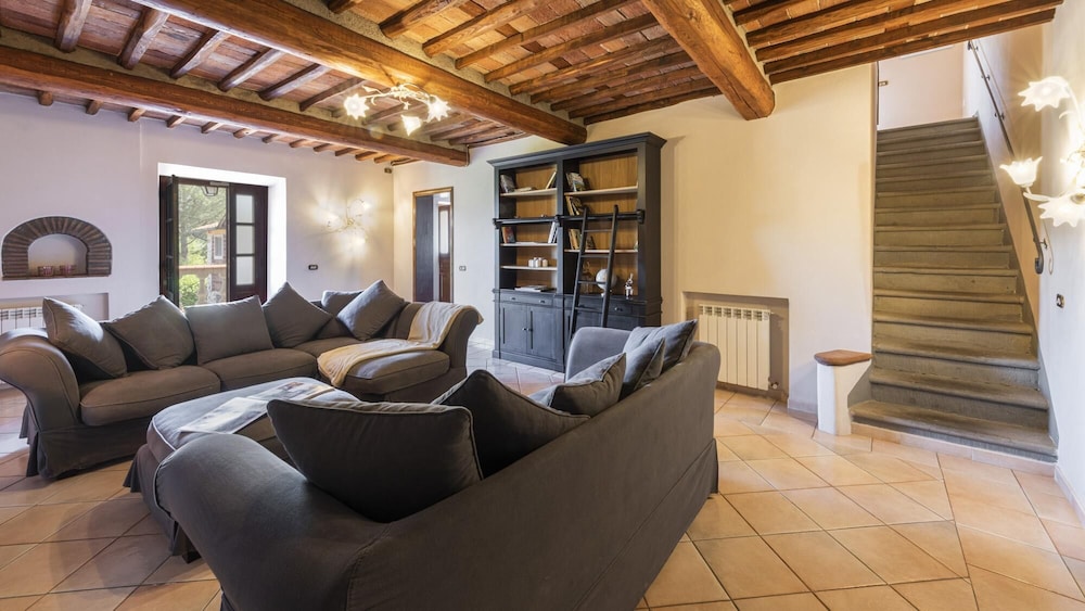 Villa Leone 12 2 Capannori view 4