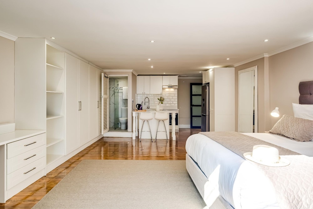 Camps Bay 4bed Villa w Pool Luxe on Central