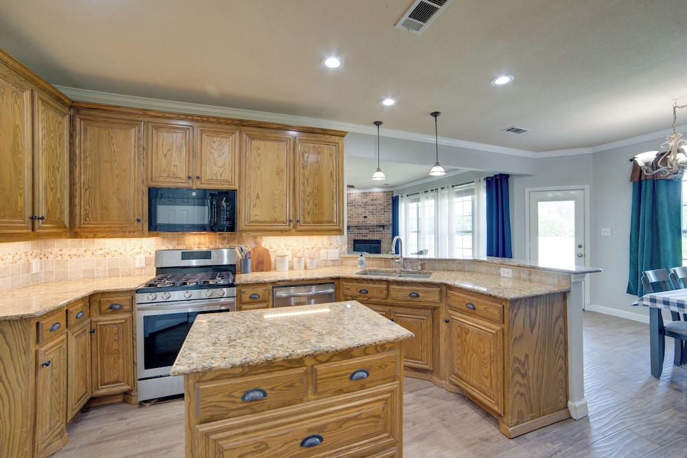 2 Mi to Lake Lavon: Countryside Retreat on 6 Acres