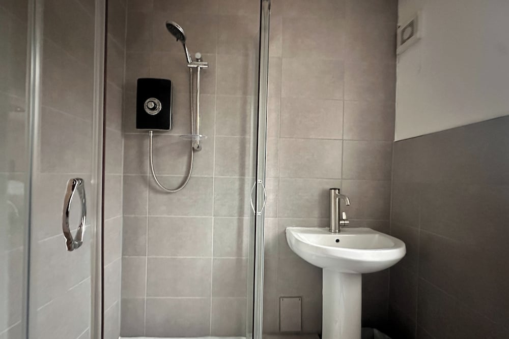 2 Bedroom Apartment-sleeps 6-parking-wifi