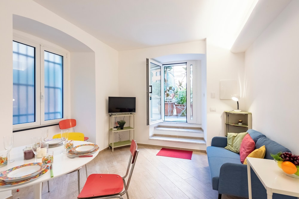 Central Flat In Genova