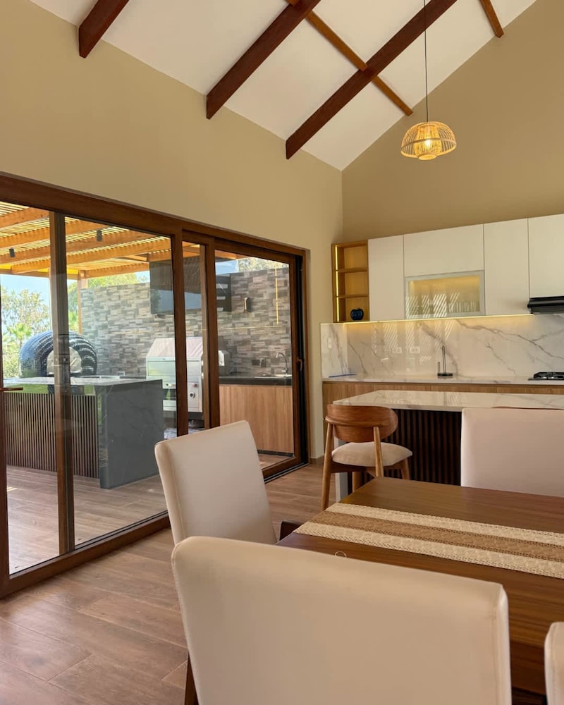 HOP Paradise Modern Luxury Near the Beach