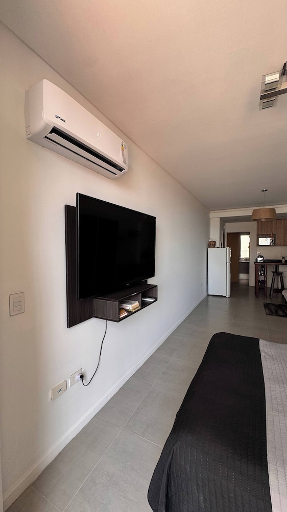 Alberti 360 Charming City Center Apartment With Shared Pool