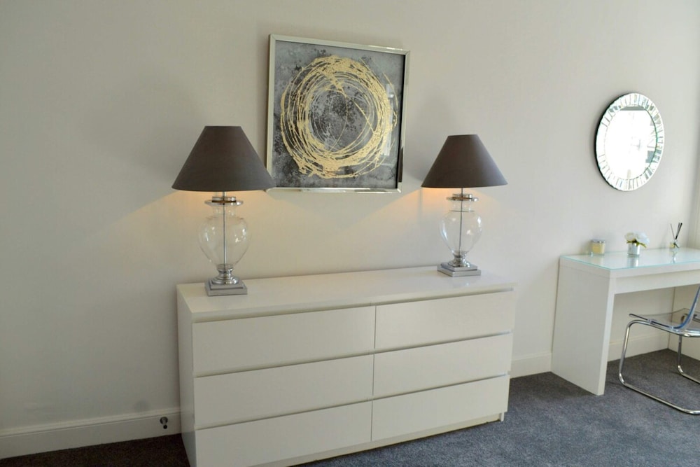 Spacious 3 Bedroom Flat in the City Centre