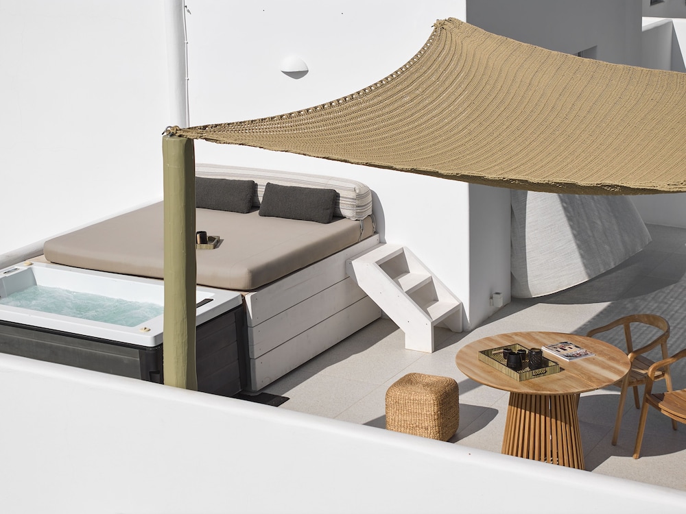 Artemis Seaside Resort