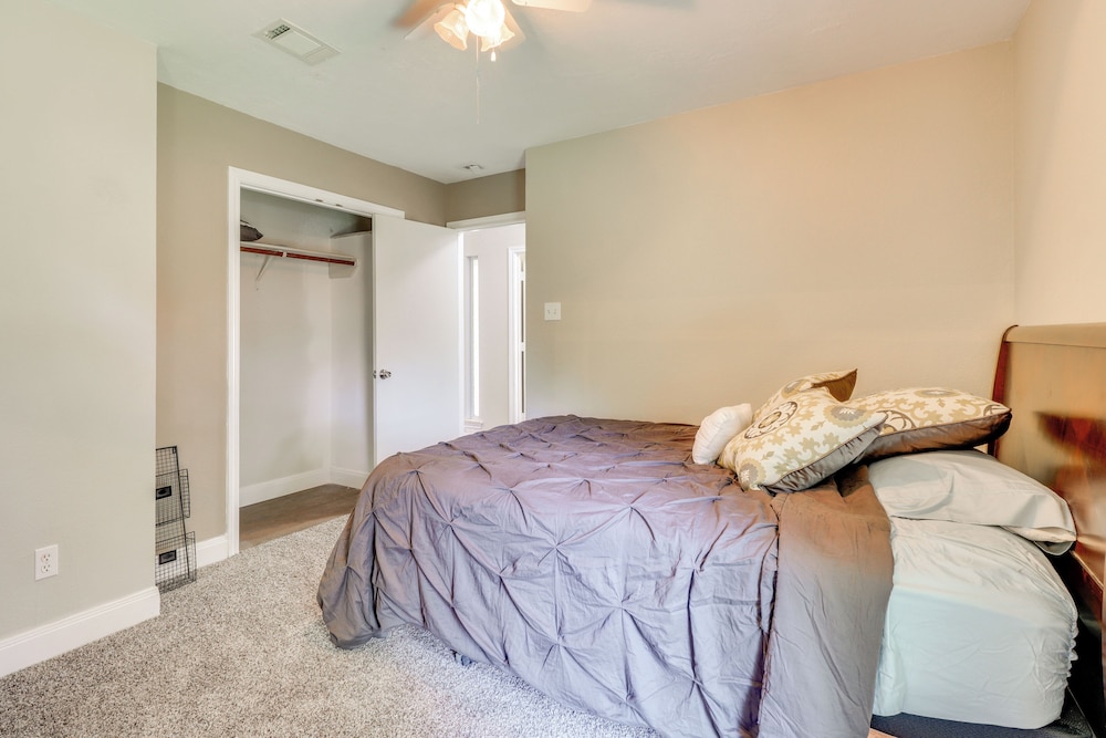 Tailgate Fun & Campus Spirit: Bryan Home w/ Patio