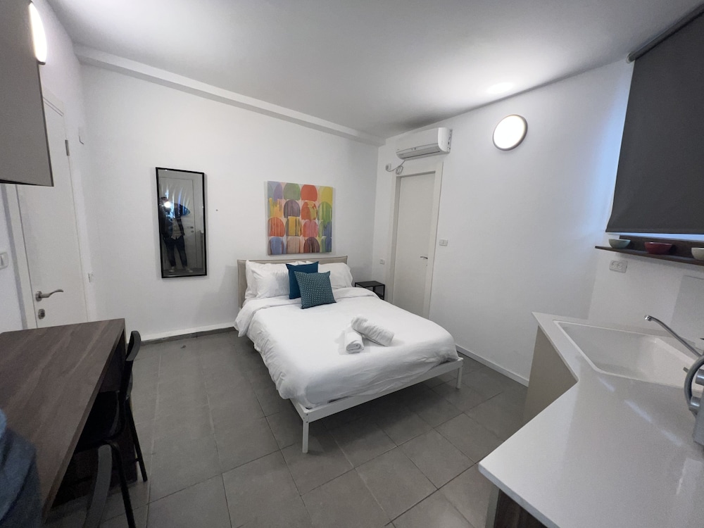 Ha-Carmel Market Apartment
