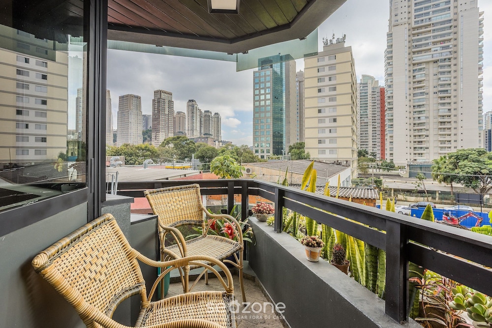 Apt With Balcony, Near Shopping Morumbi PPE0302