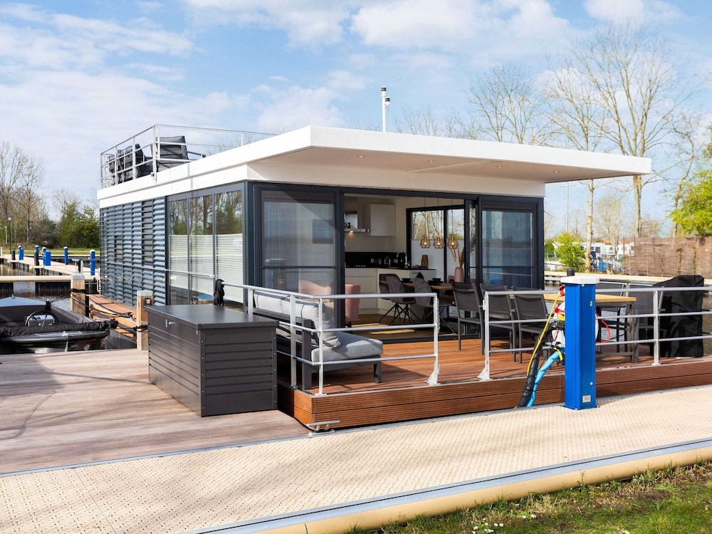 Houseboat on and Around the Sneekermeer