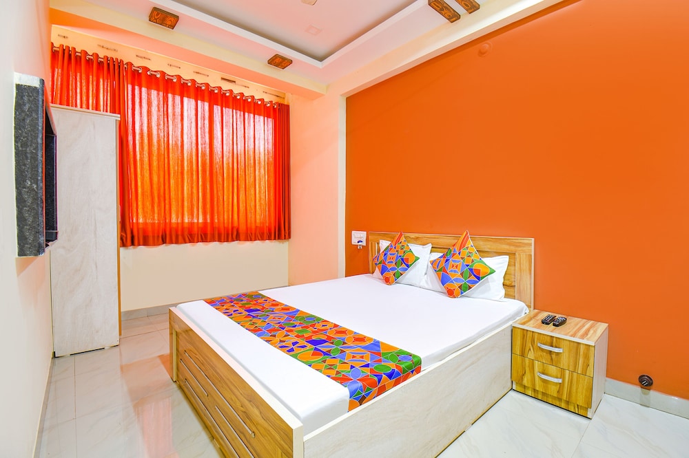 Fabexpress Prajakta Holiday Inn