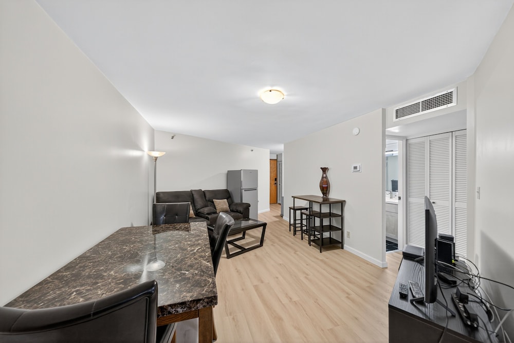 Chic Dt Honolulu Executive Condo 1 Bedroom Condo