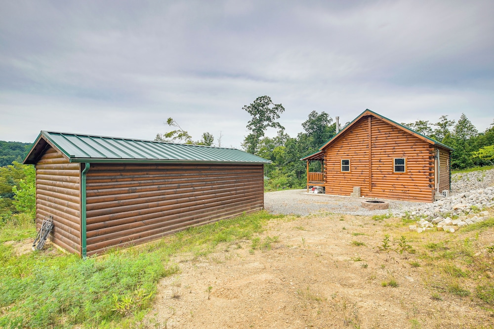 Chillicothe Cabin Near Hocking Hills State Park! view 2