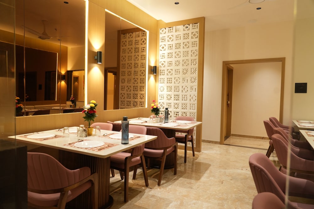 Hotel The Grand Om Krishna