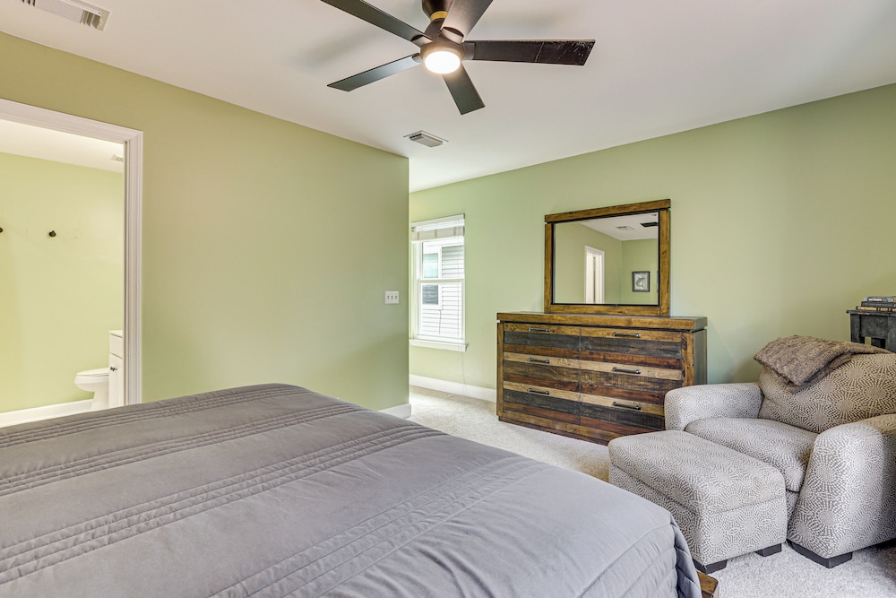 4 Mi to Beaches: St Simons Island Escape w/ Patio!