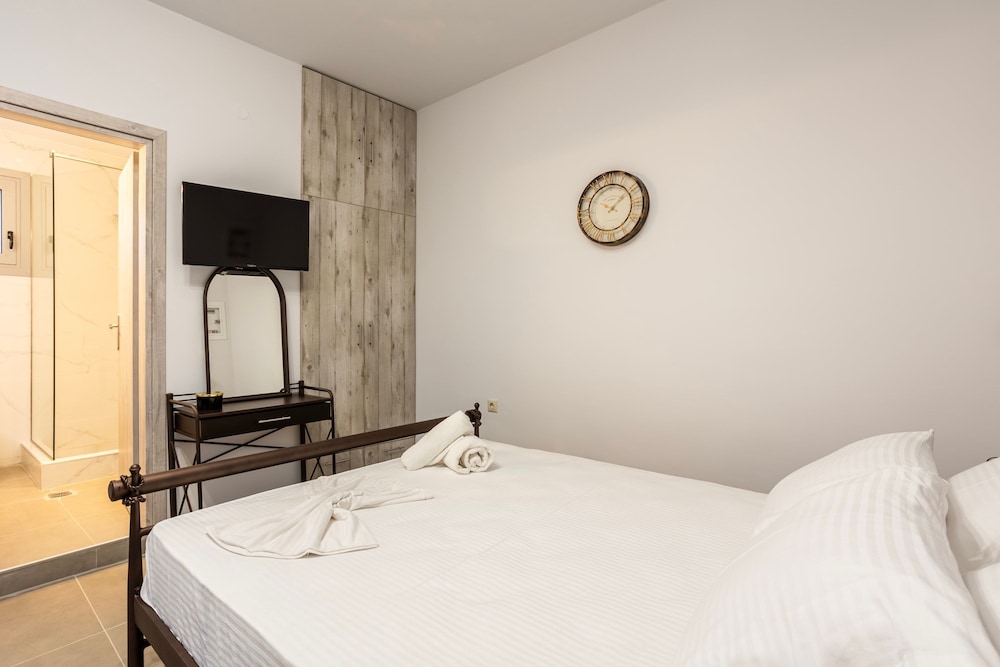 Filiatra Welcoming Hideaway - A Cozy Urban Escape photo 4