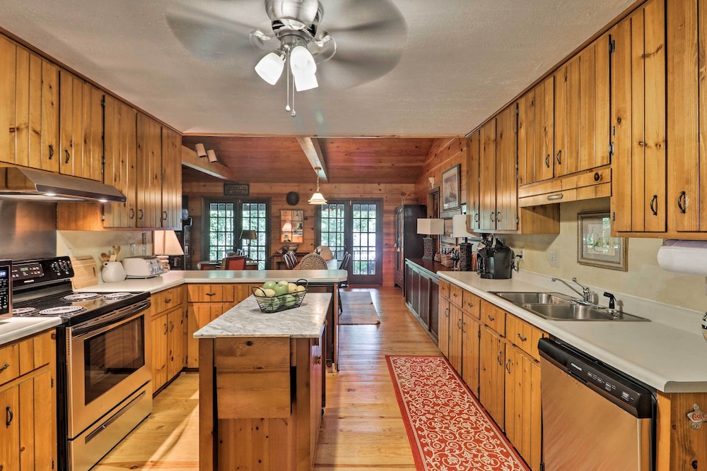 Milledgeville Vacations - Lakefront Milledgeville Cabin: Private Dock, Porch - Property Image 1