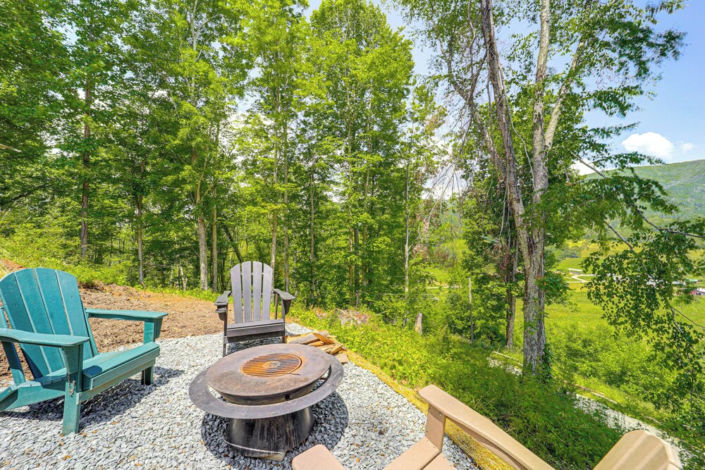 Mtn-view Deck: Scenic Glamping Getaway Near Boone!