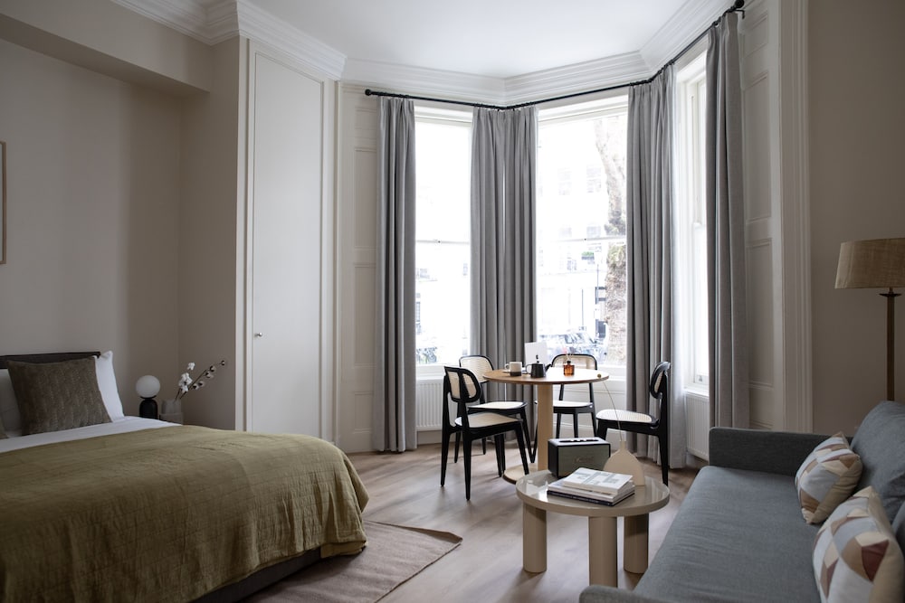 Gulaid House Knightsbridge by Bob W London