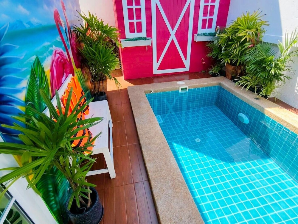 Canary Pool Villa Bangsaen