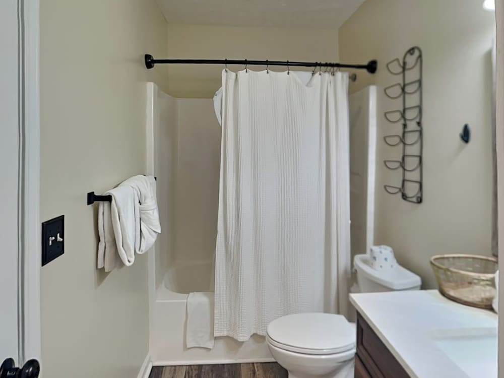 Hilltop Hideaway by Jackson Mountain Rentals