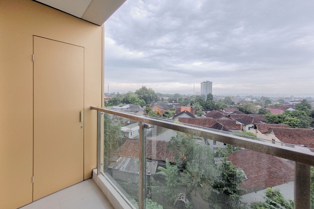 Minimalist 1Br At Patraland Amarta Apartment