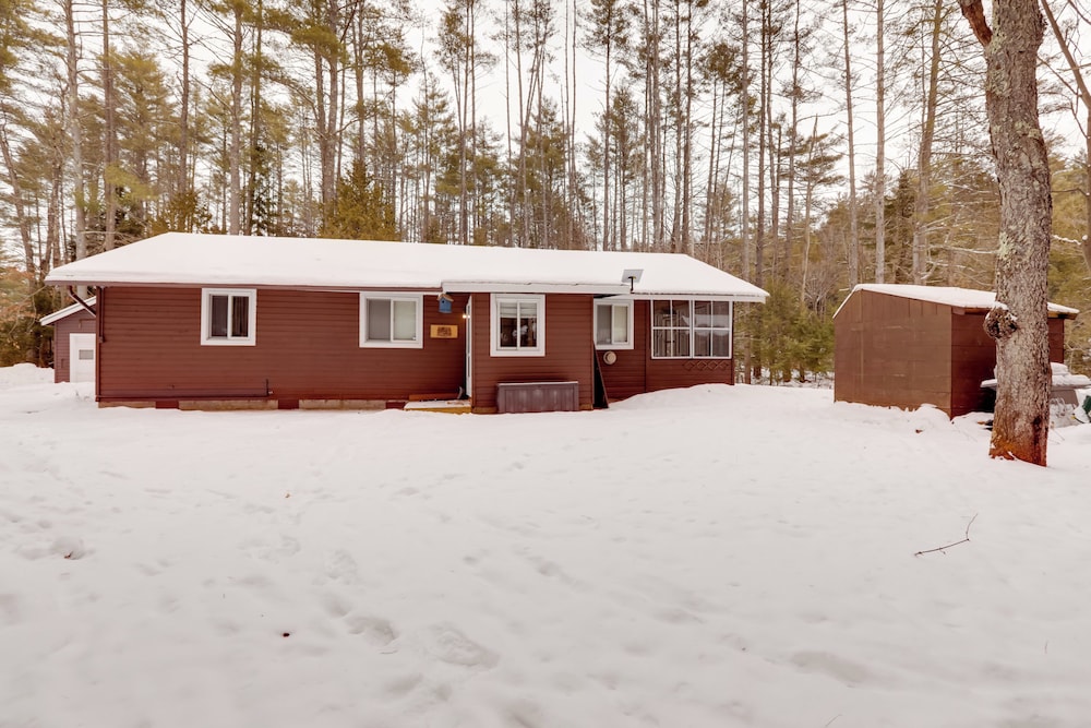 Riverfront Cabin w/ Hot Tub in Schroon Lake!