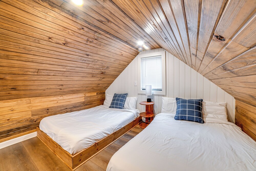 Walk to Marina: Springville Cabin w/ Fire Pit!