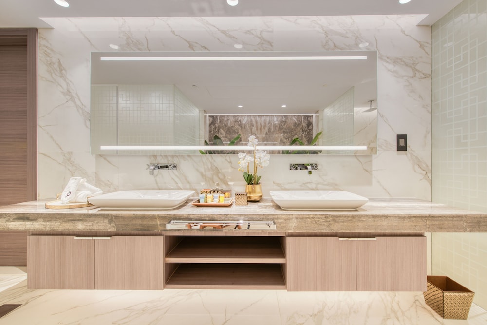 Ultra Luxurious 4 Bed Apartment