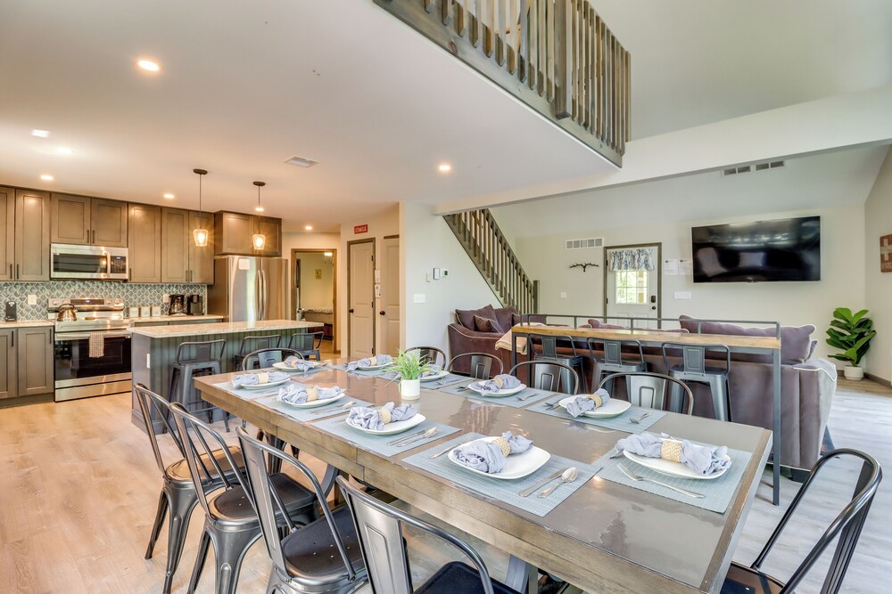 Hot Tub & Community Beach: Albrightsville Home!