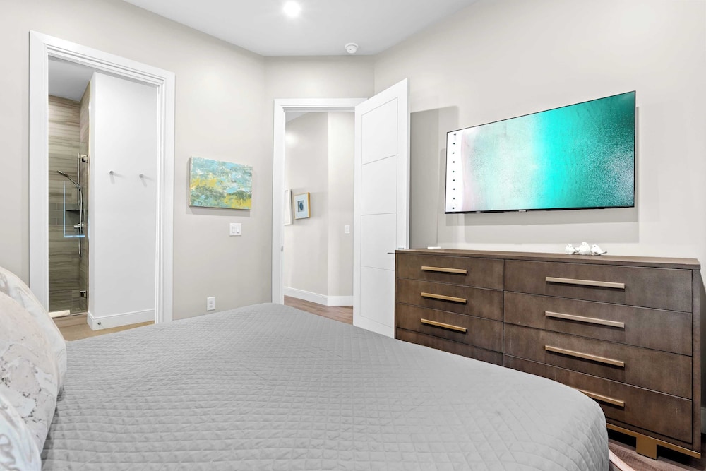 Crest One by Avantstay Rooftop Views, Pool Access, Golf Cart Included