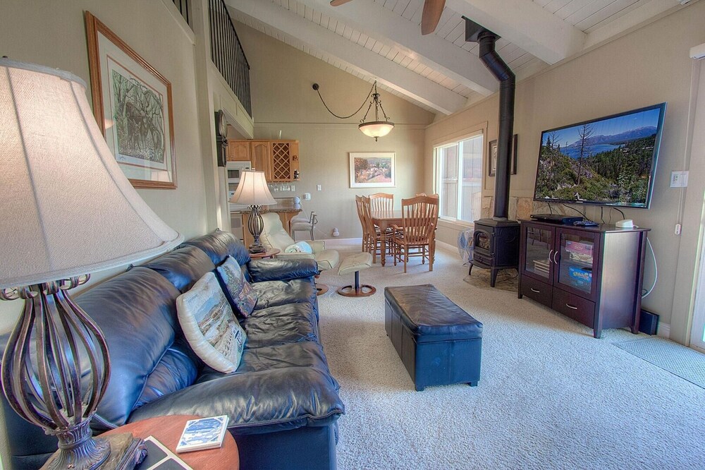 Park View Paradise 3 Bedroom Condo by RedAwning - Property Image 17