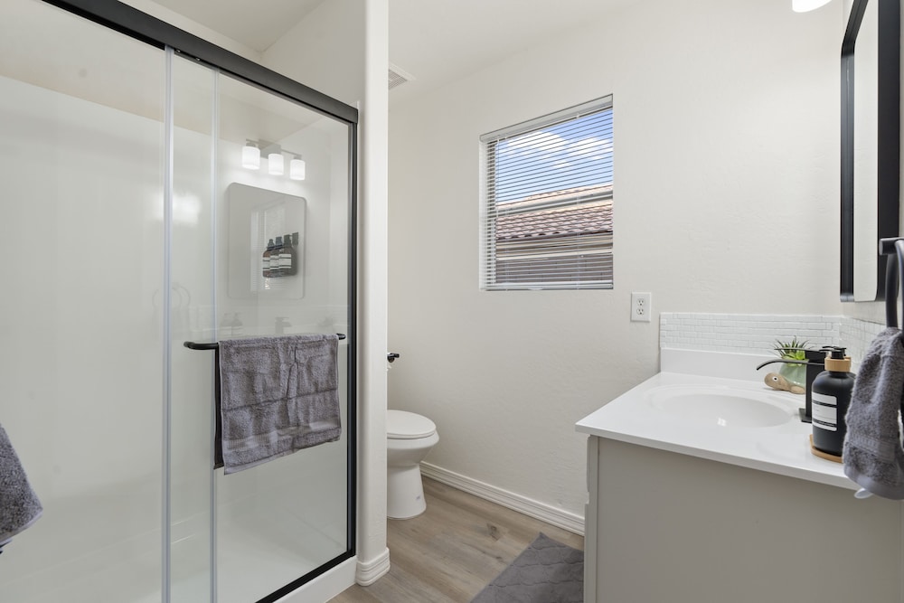 5 BD Gilbert Home 4 Min to Downtown