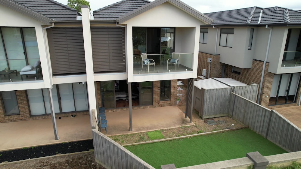 golf pool 2B House in point cook VIC