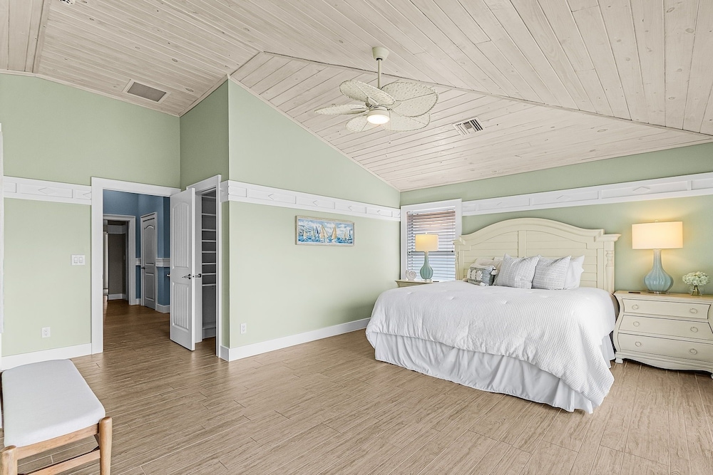 571 Seabatical: Canal Front With Pool! 5 Bedroom Home