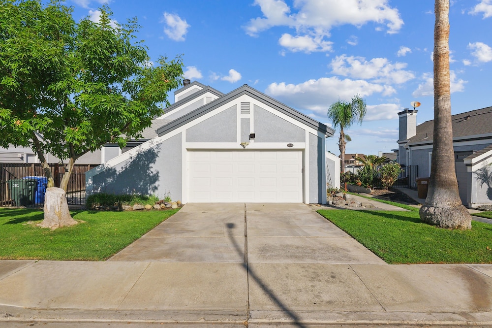 Waterfront Escape With Private Dock 3 Bedroom Home