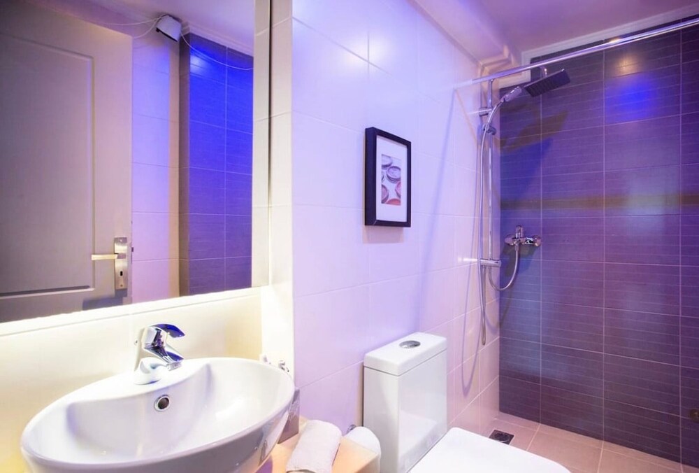 Stylish Boutique Loft With Private Balcony