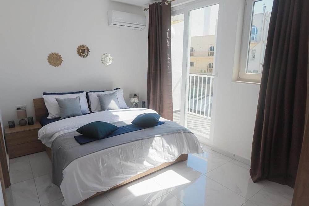 Stunning 2 Bedroom, 2 Bathroom apt St Julians photo 5