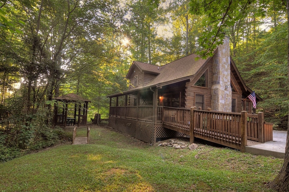 Er50 - Creekside - Great Location. Close To All The Action! 2 Bedroom Cabin by RedAwning view 2