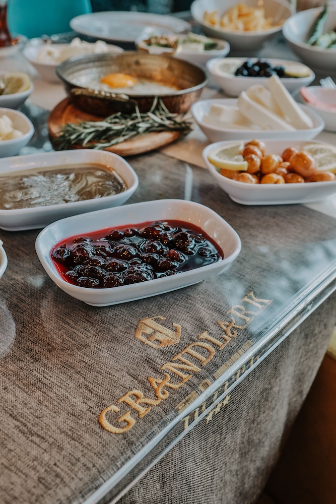 Grand Lark Otel - Image 34